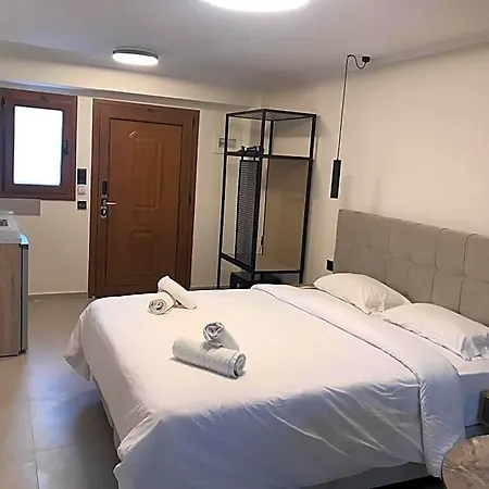 Argo Hotel *