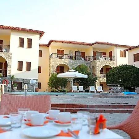 Argo Hotel *
