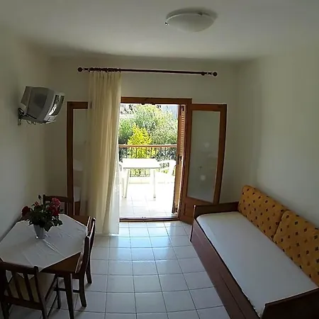 Argo Hotel *